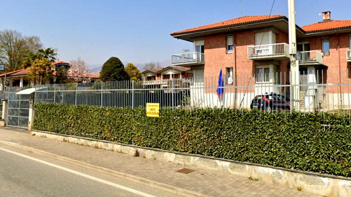 Tragico incidente alla caserma dei carabinieri: uomo di 69 anni deceduto