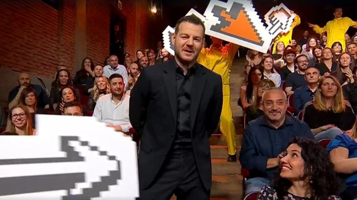 Da vicino nessuno è normale: il nuovo show di Alessandro Cattelan