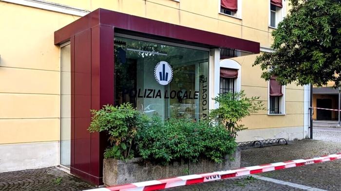 Tragico evento nella polizia locale: vigile urbano uccide collega con pistola di ordinanza