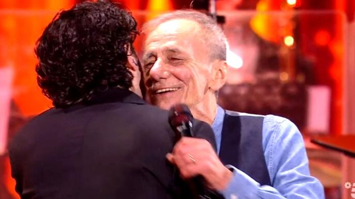 Emozionante duetto tra Gianluca de Il Volo e Roberto Vecchioni all’Arena di Verona