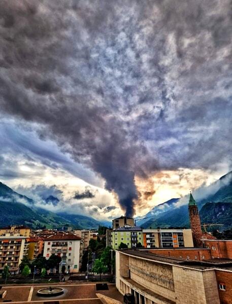 incendio a Bolzano - foto da profilo X Provincia di Bolzano incendio a Bolzano - foto da profilo X Provincia di Bolzano