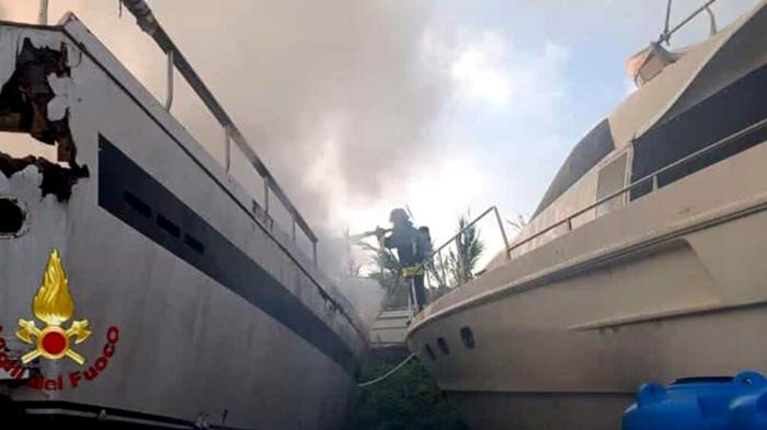 Incendio devastante al cantiere nautico di Fiumicino