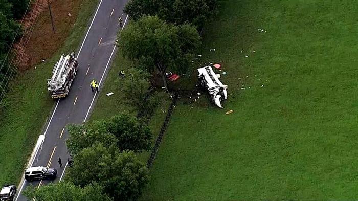 Tragico incidente in Florida: 8 morti e 45 feriti in scontro tra autobus e camioncino