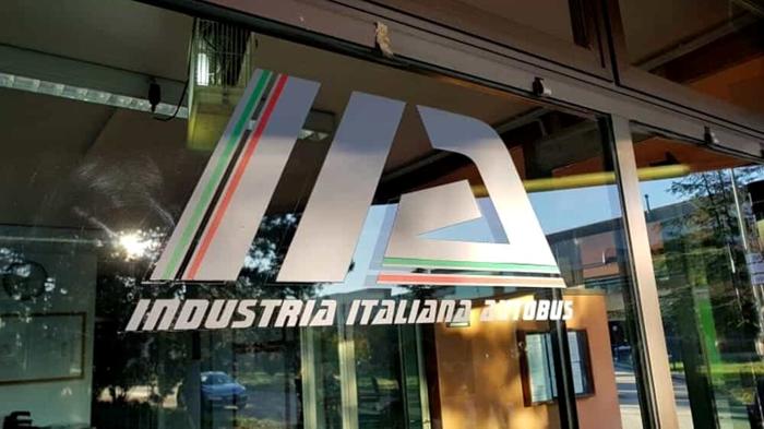 Protesta dipendenti Industria Italiana Autobus contro cessione azienda