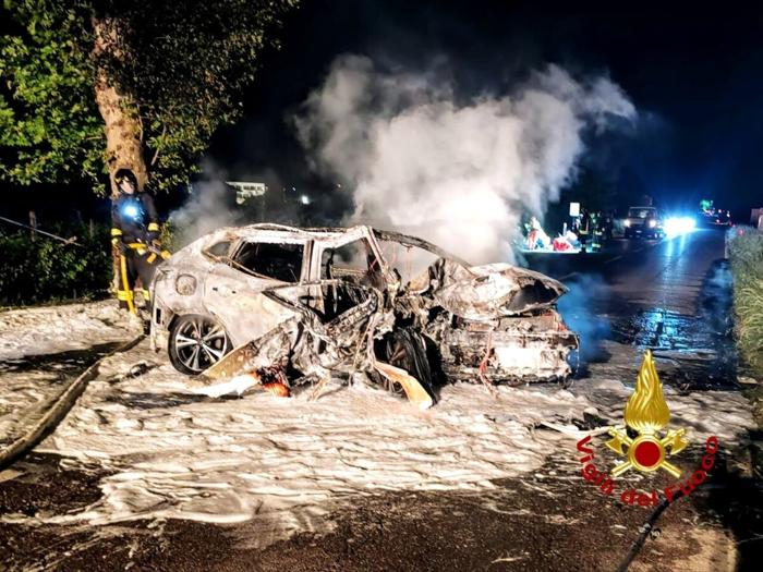 L'auto dopo l'incidente avvenuto a Sona L'auto dopo l'incidente avvenuto a Sona