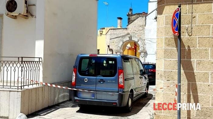 La scientifica sul luogo dell'aggressione, foto LeccePrima La scientifica sul luogo dell'aggressione, foto LeccePrima