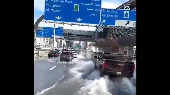 Violenta ondata di maltempo colpisce gli Emirati Arabi Uniti