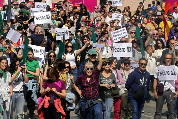 I movimenti e i partiti antifascisti spagnoli sfilano contro la manifestazione di Vox manifestazione-anti-vox-lapresse