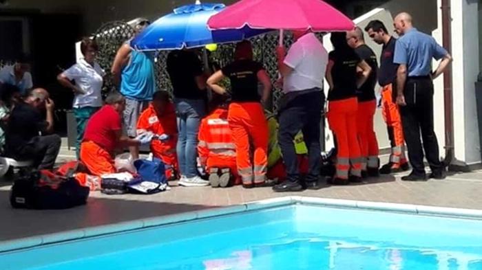 Tragedia nella piscina di Castel Volturno: adolescente annegato durante festa di compleanno