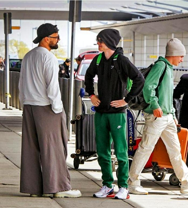 Ricky Martin in aeroporto con i figli, foto @Chi ricky martin figli-2