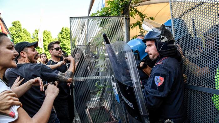Proteste studentesche contro la guerra in Medio Oriente al Salone del Libro di Torino