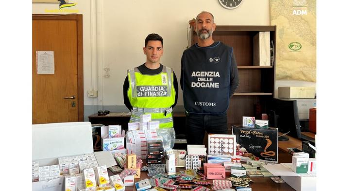 Farmaci contraffatti camuffati da cosmetici: sequestro record nel porto di Ancona