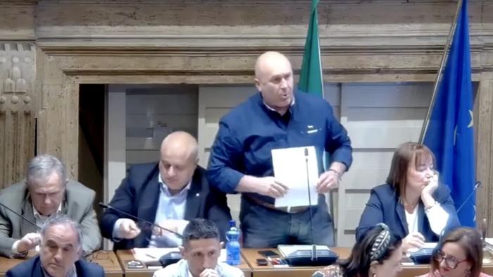 Scontro politico a Terni: Sindaco contro l’opposizione