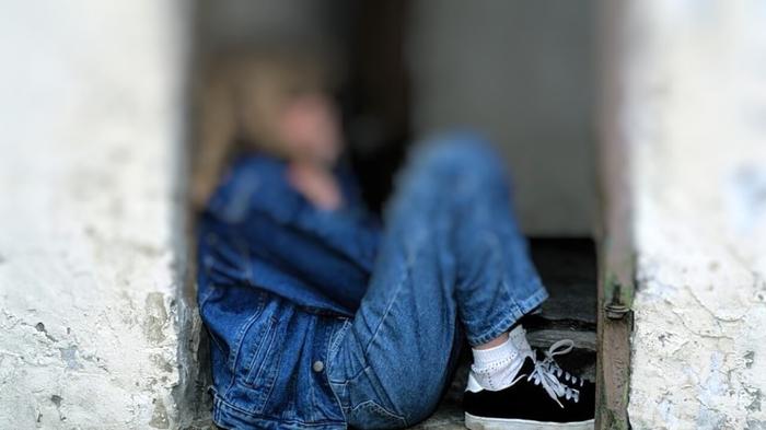 Violenza sessuale in gita scolastica: il dramma di una ragazzina di 13 anni