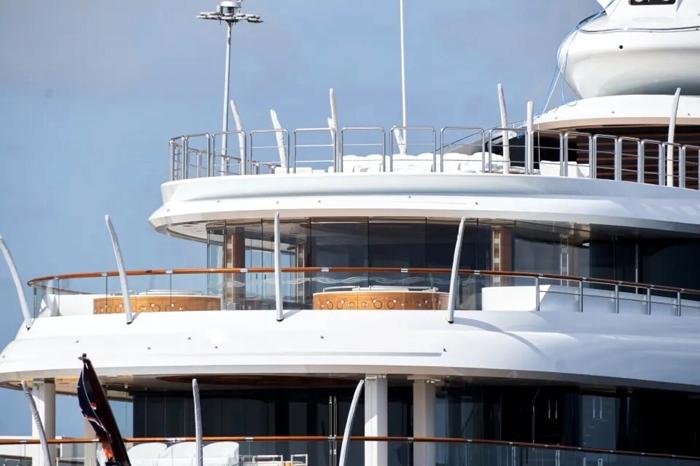 Lo yacht ha 13 cabine e una suite, foto The U.S. Sun yacht Mark Zuckerberg-6