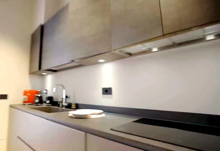 In cucina Giulia ha due macchine del caffè, foto MTV Cribs Italia casa giulia salemi-6