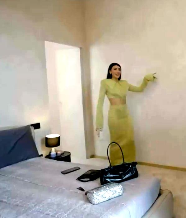 Anche in camera il colore dominante è il grigio, foto MTV Cribs Italia casa giulia salemi-7