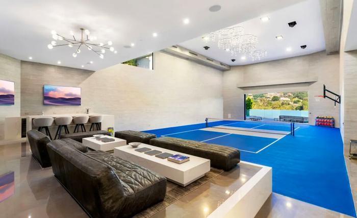 La casa di Jennifer Lopez e Ben Affleck ha una palestra personale, foto di realtor.com casa jlo ben affleck