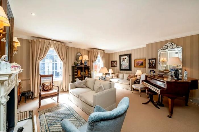 La casa ha uno stile classico, foto New York Post casa lady diana-6
