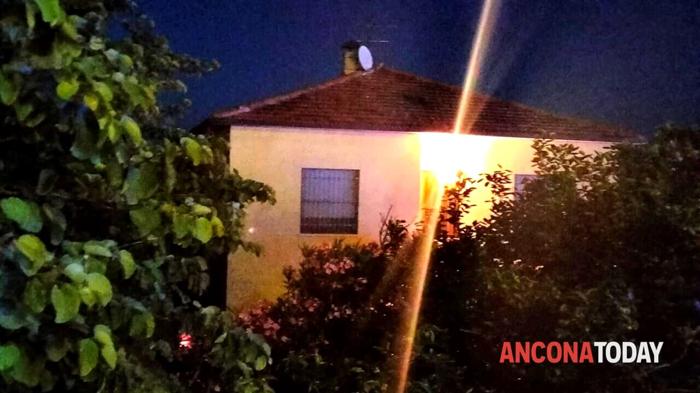 La casa dell'omicidio-suicidio. Foto AnconaToday casacesanoomicidio