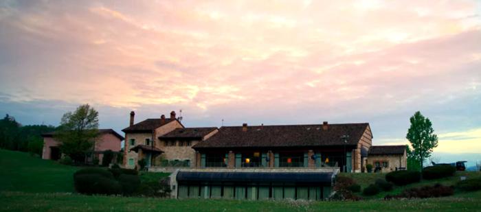 La casa di Roberto Baggio è immersa nel verde, foto Netflix dove vive roberto baggio-3