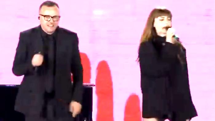 Gigi D’Alessio e ospiti incantano Piazza del Plebiscito