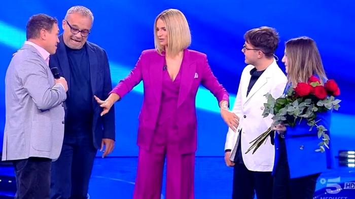 Il coraggio e l’amore di Michele: un padre sul palco con la figlia