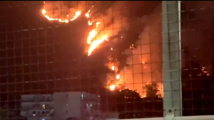 Incendio a Napoli: pioggia di cenere e evacuazione delle suore