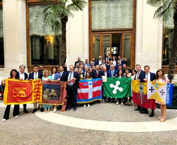LaLega esulta dopo ddl autononia - foto Riccardo Molinari Fb lega esulta dopo ddl autononia - foto Riccardo Molinari Fb