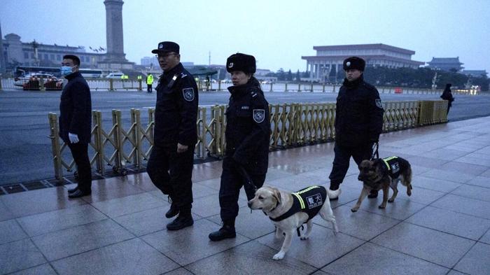 Attacco a docenti americani in Cina: tensioni tra superpotenze