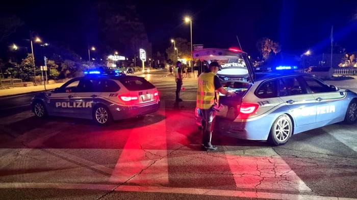 Ragazzino dimenticato in autostrada: il salvataggio in stile ‘Pane e Tulipani’