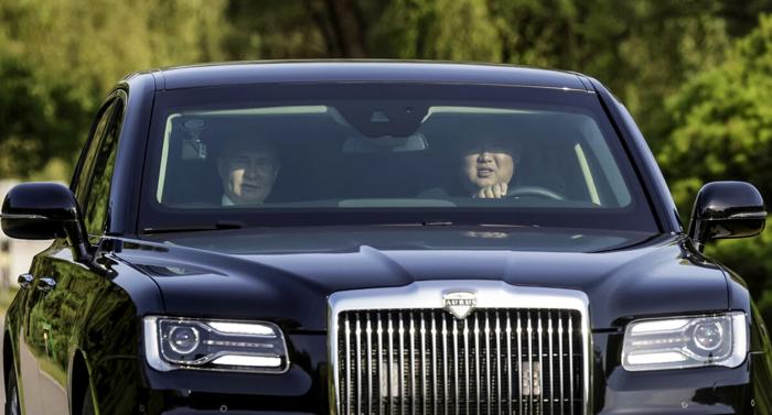 Putin e Kim a bordo della Aurus Senat Limousine L700 (Foto LaPresse) Putin e Kim a bordo della Aurus Senat Limousine L700 (Foto LaPresse)
