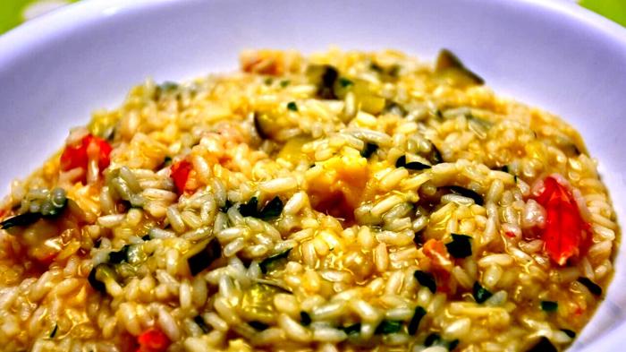 Sotto accusa un risotto servito alla mensa (foto d'archivio - Pixabay) Sotto accusa un risotto servito alla mensa (foto d'archivio - Pixabay)