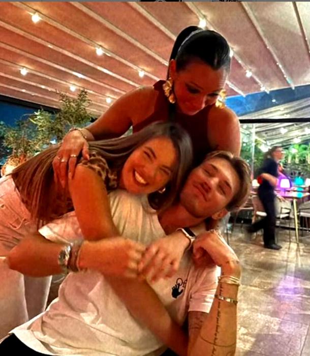 Brando Raffaella e una delle sorelle di lei-2 Brando Raffaella e una delle sorelle di lei-2