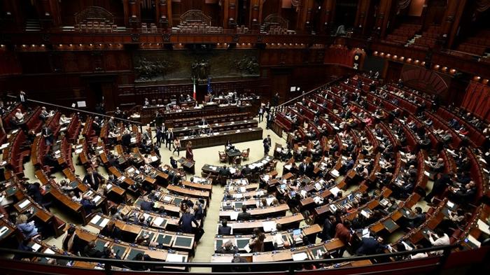 Polemiche sulla proposta della Lega sull’uso del genere femminile negli atti pubblici