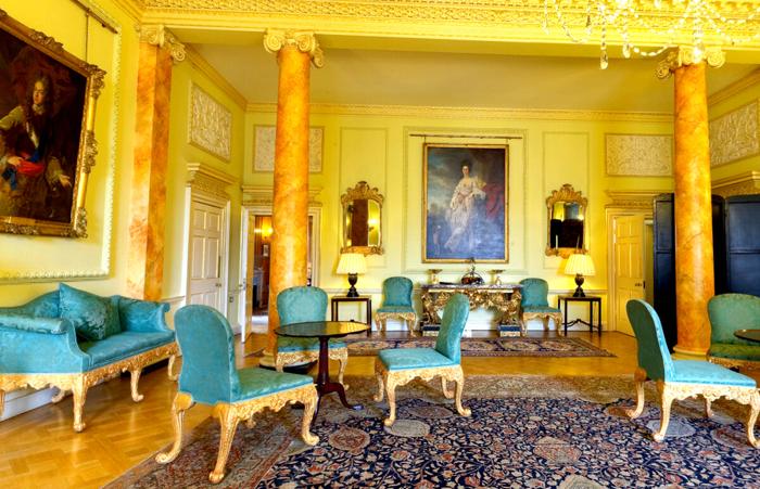 All'interno di Downing Street ci sono stanze ricche di opere d'arte, foto eyerevolution.co.uk Downing Street-6