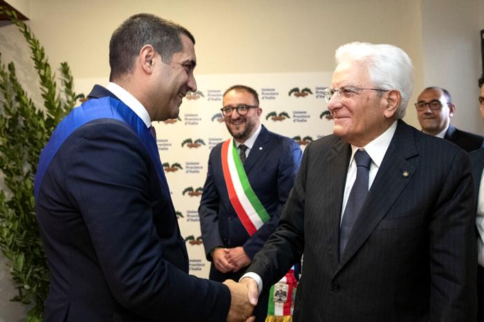 Michele De Pascale con Sergio Mattarella (LaPresse) michele-de-pascale-sergio-mattarella