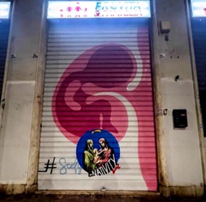 Murale Laika sulla saracinesca di Pro Vita Murale Laika sulla saracinesca di Pro Vita