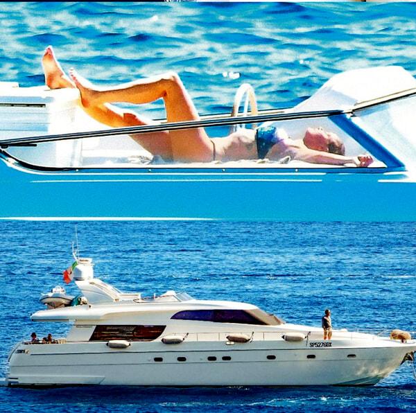 Simona Ventura mentre prende il sole sullo yacht e lo yacht, foto da Chi-2 Simona Ventura mentre prende il sole sullo yacht e lo yacht, foto da Chi-2
