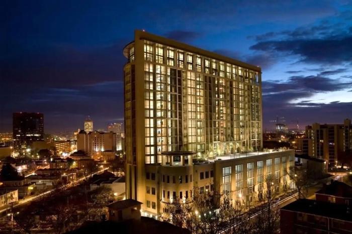 Il palazzo di Adelicia a Nashville, foto New York Post taylor-swift-nashville-home