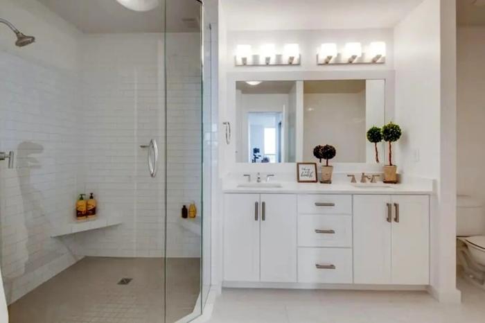 Uno dei bagni nella casa di Taylor Swift a Nashville, foto New York Post taylor-swift-nashville1-2
