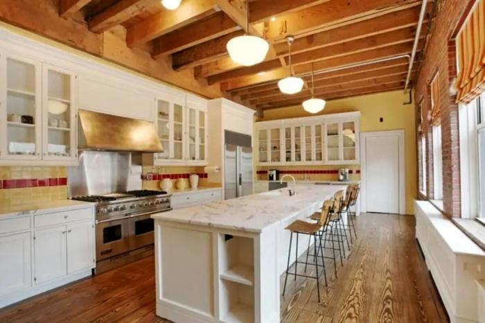 La cucina all'interno della casa di Taylor Swift a New York, foto New York Post taylor-swift-new-york