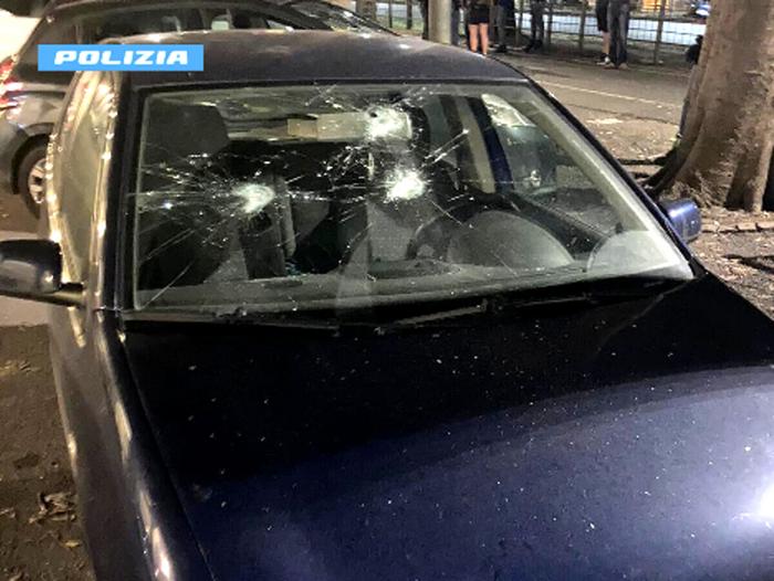 Un'altra auto danneggiata Un'altra auto danneggiata