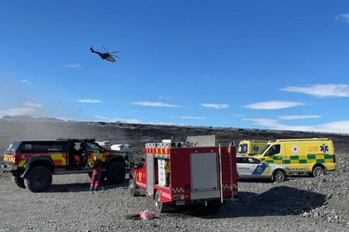 La zona dell'incidente è vicina a una celebre meta turistica,il Jökulslárlón, un lago su cui galleggiano grossi pezzi di ghiaccio che si staccano dal ghiacciaio Breiðamerkurjökull incidente