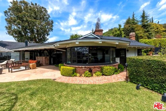 Elon Musk ha prestato 6,7 milioni di dollari al nipote di Wilder per aiutarlo ad acquistare la casa nel 2020, foto realtor.com via Instagram casa elon musk-4