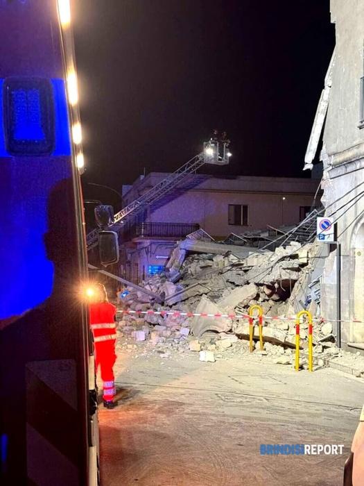 Lo stabile crollato Crollo a Latiano1-2