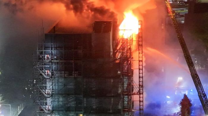 Incendio devastante a Dagenham: evacuati 200 residenti