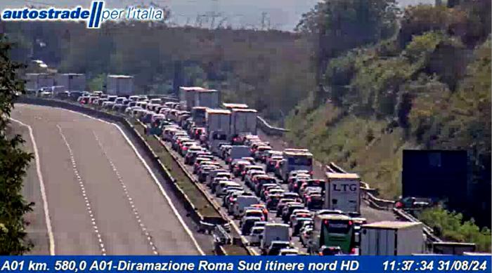 La coda in autostrada verso Roma La coda in autostrada verso Roma