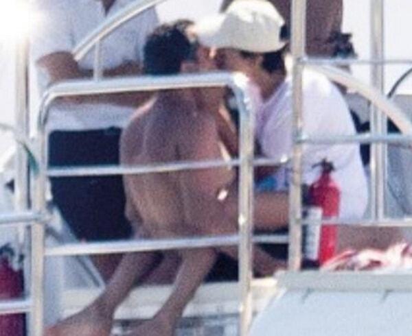 Matteo Salvini e Francesca, il bacio in mezzo al mare. Foto da Oggi-2 Matteo Salvini e Francesca, il bacio in mezzo al mare. Foto da Oggi-2
