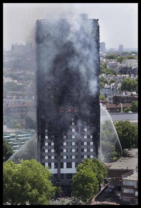 La Grenfell Tower dopo l'incendio 3645340_medium